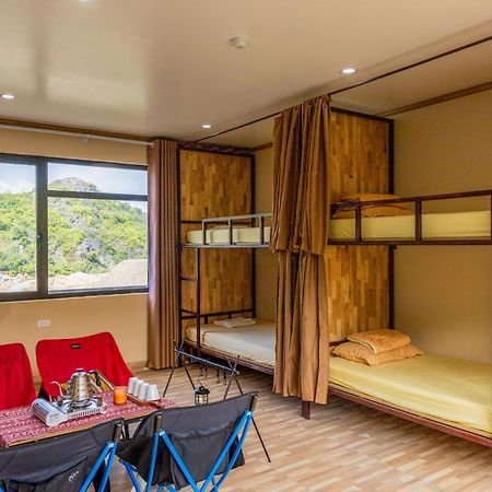 Xuan Dam Republic Hostel Cat Ba מראה חיצוני תמונה