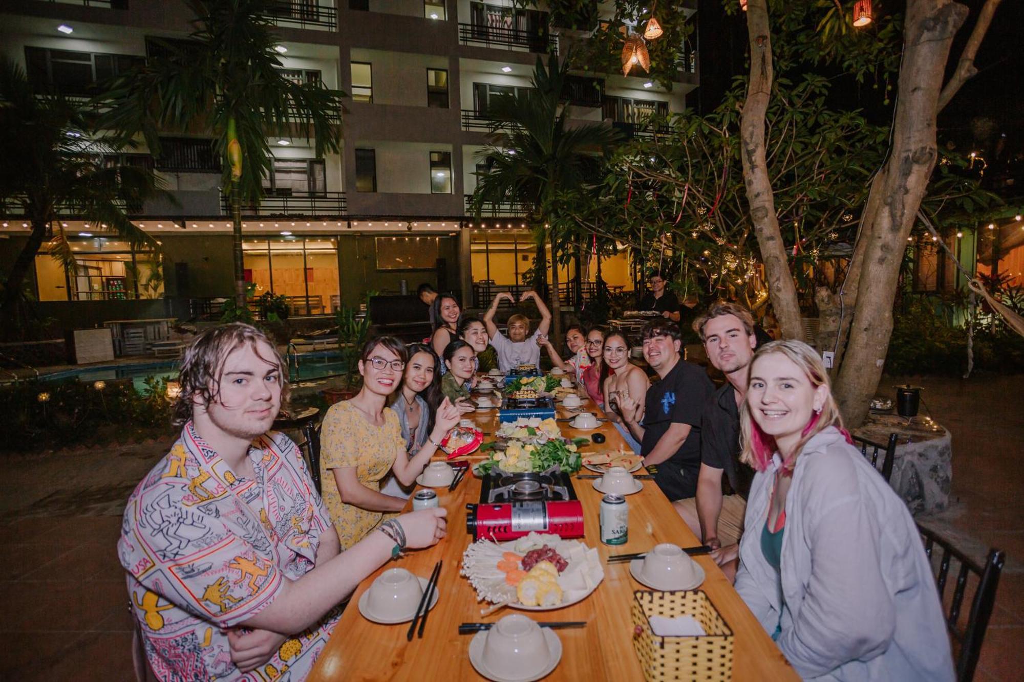Xuan Dam Republic Hostel Cat Ba מראה חיצוני תמונה