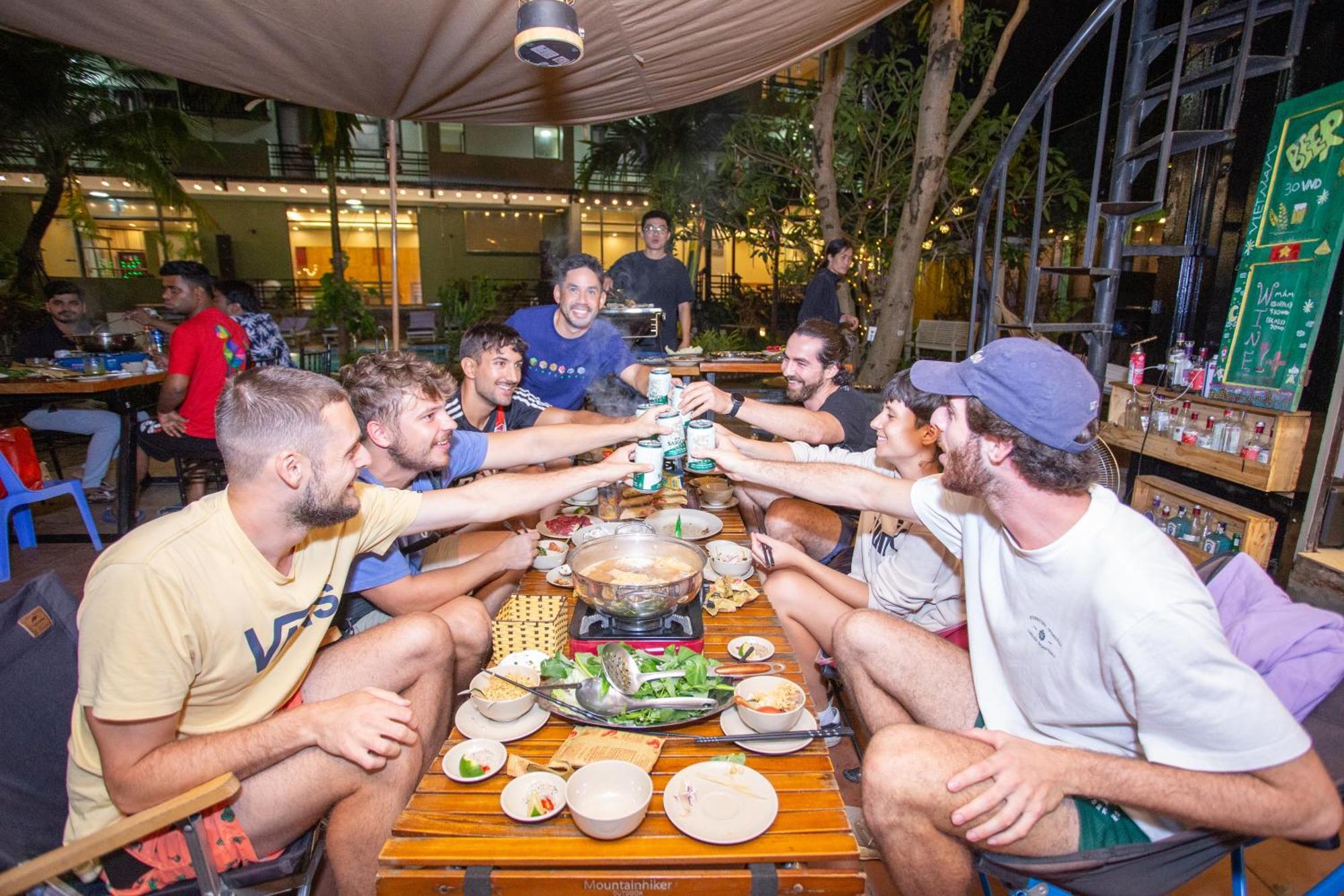 Xuan Dam Republic Hostel Cat Ba מראה חיצוני תמונה