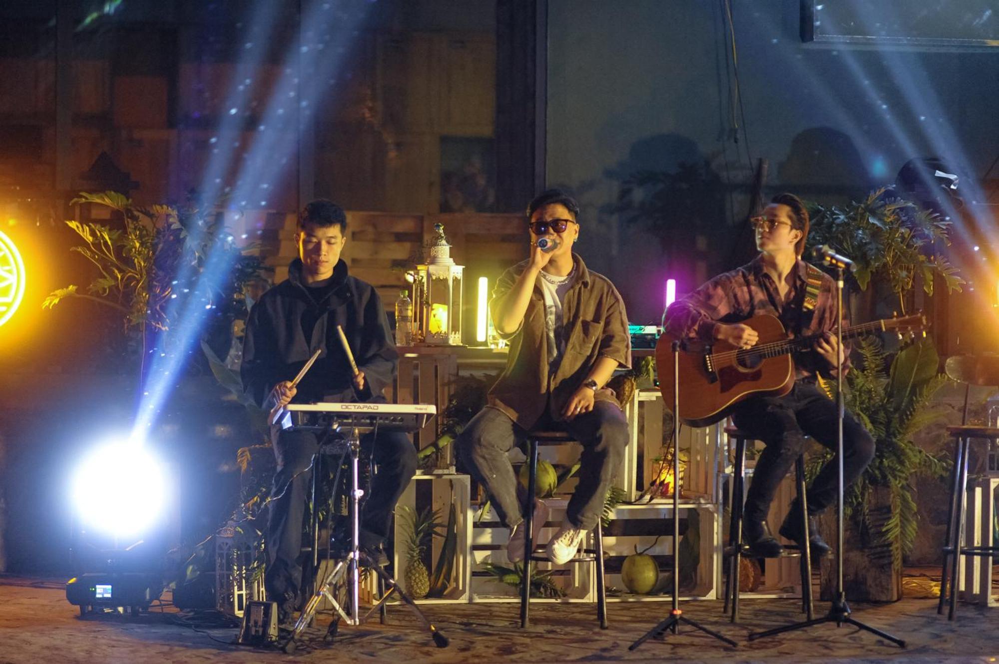 Xuan Dam Republic Hostel Cat Ba מראה חיצוני תמונה